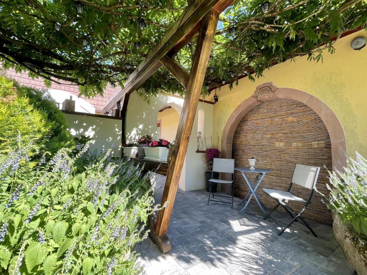 Lo'Gite L'Allee Du Val Lalaye Exterior photo